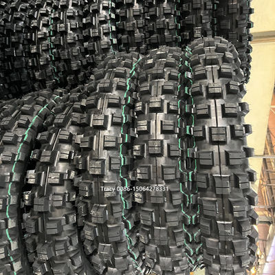 35% tot 55% rubbergehalte Afrikaanse markt Motorfietsbanden 120/90 18 Superzachte banden