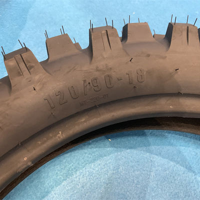 35% tot 55% rubbergehalte Afrikaanse markt Motorfietsbanden 120/90 18 Superzachte banden