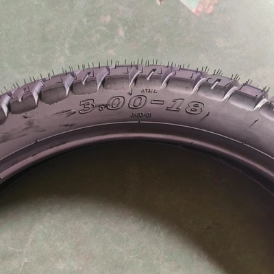 Zwarte motorband 3.00-18 Perfect voor vervanging/reparatie oplossingen