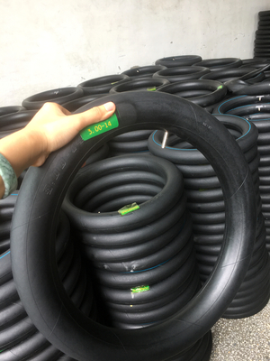 Motorfiets Natuurrubber Inner Tube 3.00-14 300x14 300*14 met 8,5-9MPA Sterkte