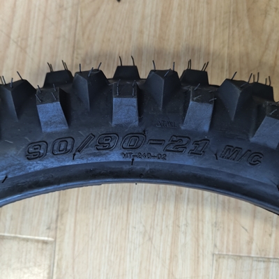OEM aanvaardbaar 90/90-21 superzachte en middelzachte banden met uitstekend rubbergehalte