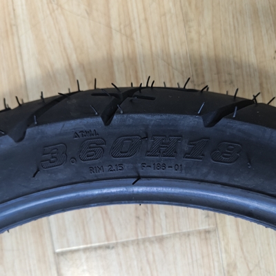 360h18 Motorfietsbanden met een rubbergehalte van 35% tot 55% en natuurrubberstaal nylon