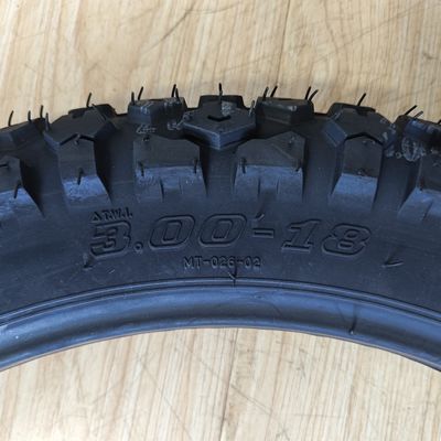 Qingdao Port Loading 3.00-18-18 Motorfiets off-road band met natuur rubber staal nylon