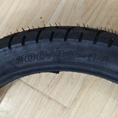 100/90-18 TUBELESS MOTORCYCLE TIRE met 35% tot 55% rubbergehalte