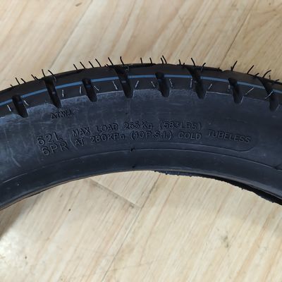 100/90-18 TUBELESS MOTORCYCLE TIRE met 35% tot 55% rubbergehalte