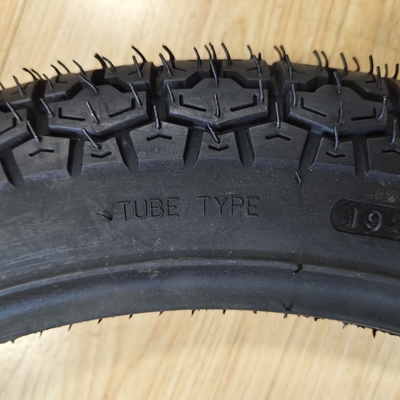 OEM aanvaardbare motorfietsbanden 300-17 voor motorrubbergehalte 35%-55%