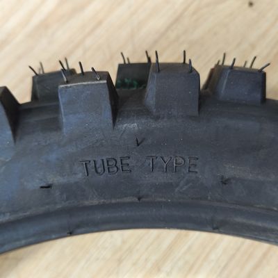 35% tot 55% rubbergehalte in motorrijwielen en inwendige buizen in Qingdao met laadhaven