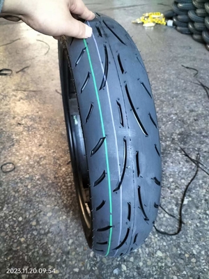 Hoge rubbergehalte 30%-45% OEM aanvaardbaar 120/70-17