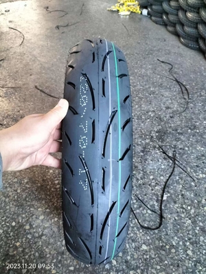 Hoge rubbergehalte 30%-45% OEM aanvaardbaar 120/70-17