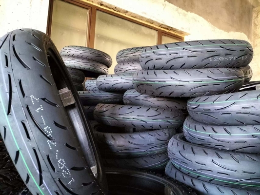Hoge rubbergehalte 30%-45% OEM aanvaardbaar 120/70-17