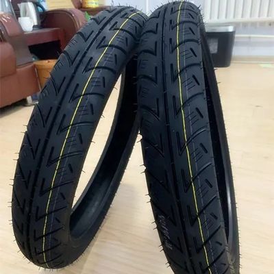 Dual sportband 90/90-18 voor motorrijtuigen met een rubbergehalte van 30% tot 45%