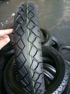 35% 45% Rueebr-inhoud Motorfietswielen banden voor motorfiets 90/90-18 in Qingdao Port