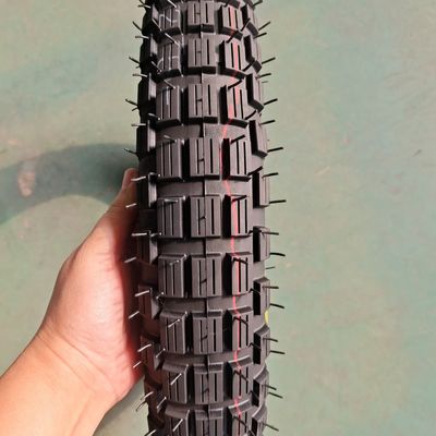 130/70-13 Motorfietsbandgrootte met aanvaardbaar OEM- en rubbergehalte van 35%-55%