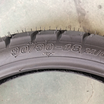 Verkoop Motorfietsbandbandband 90/90-18 met 6pr/8pr Ply Rating Natrual Rubber