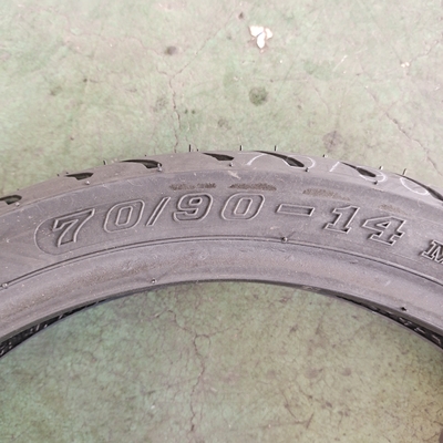 Buisloze band 70/90-14 6PR Motorfietsband Perfect'Vereisten Onderdelen inbegrepen