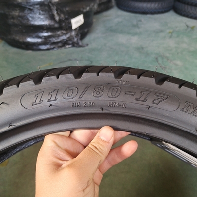 Super rubber motorfietsband 110/80-17 met laadpoort en bandkas uit Qingdao