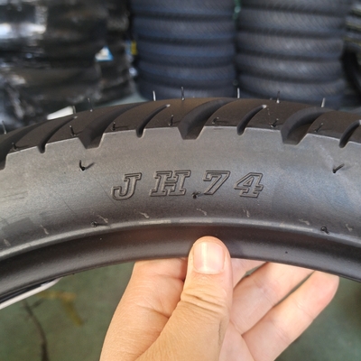 Super rubber motorfietsband 110/80-17 met laadpoort en bandkas uit Qingdao