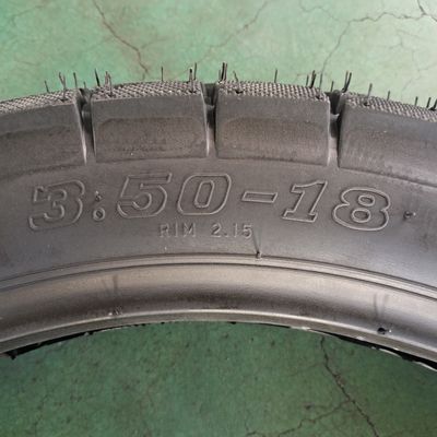 Zwarte 350-18 motorfietsband en -buis met laadhaven in Qingdao