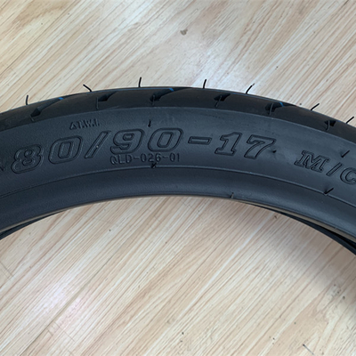35% tot 55% rubbergehalte Afrikaanse markt Motorfietsbanden 80/90-17 Onderdelen Accessoires