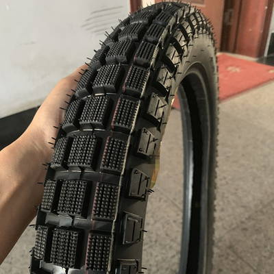 Qingdao Port Loading Bajaj Boxer Motorcycle band 3.00-18 met 20000 KM werktijd