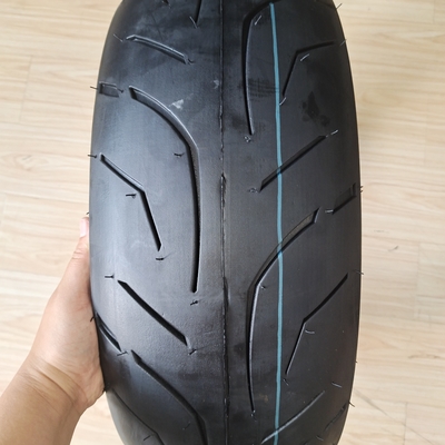 6PR/8PR Ply Rating Nature Rubber Steel Nylon materiaal Motorfietsbandband 180/55-17