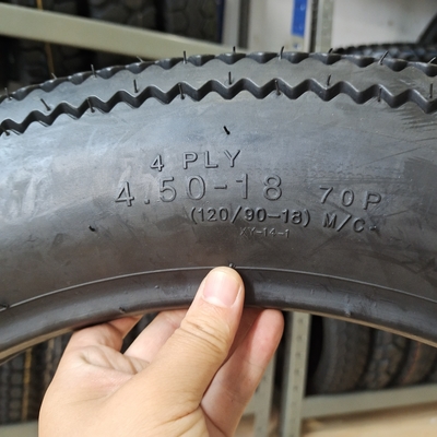 Sawtooth Vintage Motorcycle Tire Tire 5.00-16 4.50-18 met Natrual Rubber in Qingdao