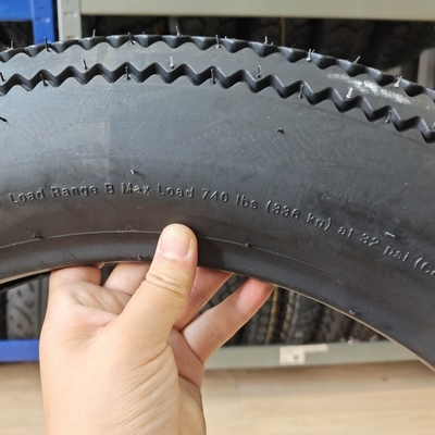 Sawtooth Vintage Motorcycle Tire Tire 5.00-16 4.50-18 met Natrual Rubber in Qingdao