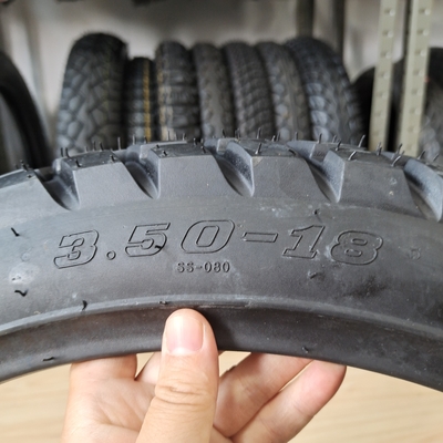 6pr/8pr Motorrijwielband van natuurlijke rubber en innerlijke buis van banden met Emark goedgekeurd 3.50-18