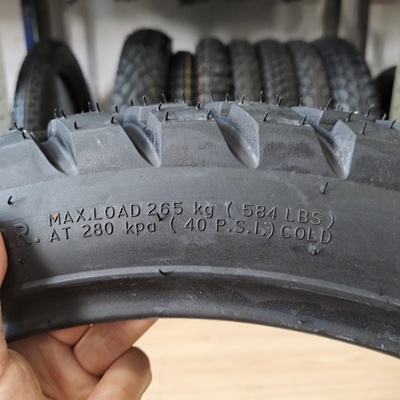 6pr/8pr Motorrijwielband van natuurlijke rubber en innerlijke buis van banden met Emark goedgekeurd 3.50-18
