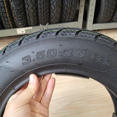 Hoog rubbergehalte 3.50-10 TL Motorfietsband voor scooter Direct geproduceerd