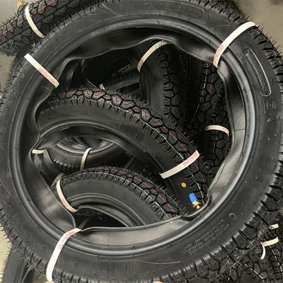 Verkoop van banden voor motorfietsen in Qingdao-haven 2.75-17
