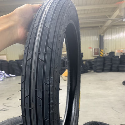 Verkoop van banden voor motorfietsen in Qingdao-haven 2.75-17