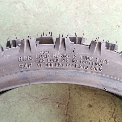 35%-55% rubbergehalte Nylonbanden voor motorfietsen110/70-17 voor distributeurs in Qingdao