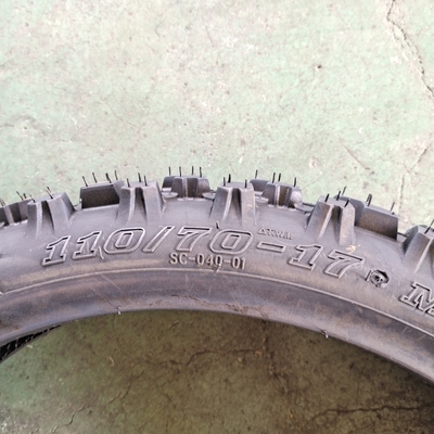 35%-55% rubbergehalte Nylonbanden voor motorfietsen110/70-17 voor distributeurs in Qingdao