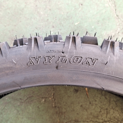 35%-55% rubbergehalte Nylonbanden voor motorfietsen110/70-17 voor distributeurs in Qingdao