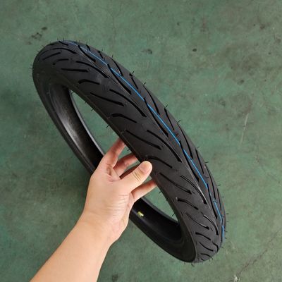 Zwarte banden voor motorrijtuigen / Llantas de Moto / Neumatico Moto met een rubbergehalte van 35% tot 55%