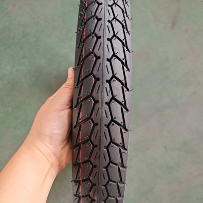70/100-17 Butylrubber inner tube in black tire casing voor professionele motorfiets