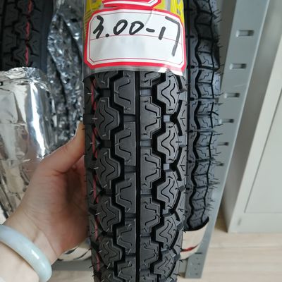 Ervaar superieure prestaties met onze diep patroon design motorfiets band en buis