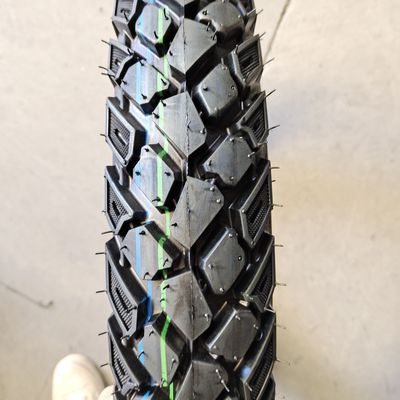 Qingdao-laadhaven 3.00-18 Motorfietsband en -buis met 6pr/8pr Ply-rating