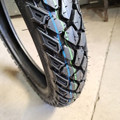 Qingdao-laadhaven 3.00-18 Motorfietsband en -buis met 6pr/8pr Ply-rating