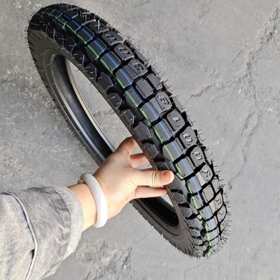3.00-18 Natrual Rubber Motorcycle Tire voor in Qingdao Loading Port