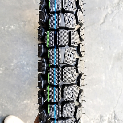 3.00-18 Natrual Rubber Motorcycle Tire voor in Qingdao Loading Port