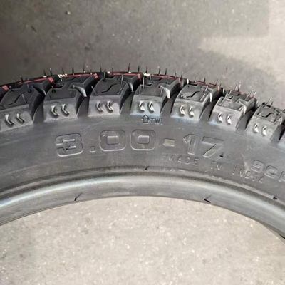 3.00-17 TT Tubeless Motorcycle banden met uitstekende slijtvastheid en zwarte kleur