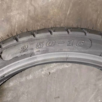 OEM aanvaard Natrual rubber motorfietsband/band en binnenste buis 2.50-16 voor prestaties