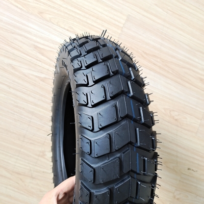 Hoogwaardig rubbergehalte van 35%-55% 120/90-10 Motorfietsband voor verkoop in Qingdao-haven