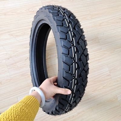 35% tot 55% rubbergehalte Pneumatische dikker motorfietsband 110/90-16 voor prestaties
