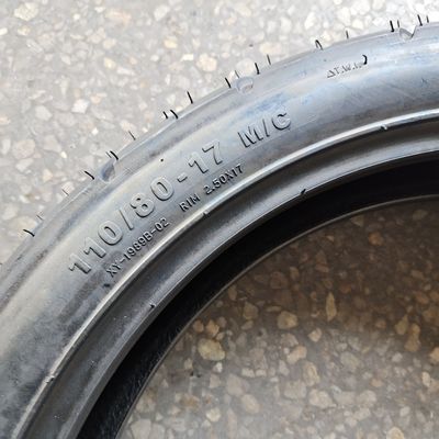 Super 110/80-17 Motorfietsband met 35%-55% rubbergehalte en elastische behuizing