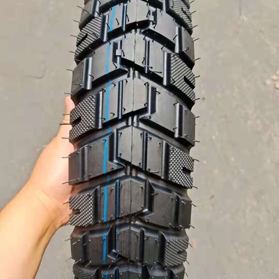 Laadplaats van de haven van Qingdao 110/90-16 Buisloze banden voor motorfietsen met een rubbergehalte van 35% tot 55%