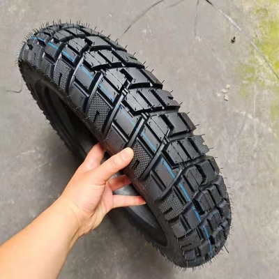 Laadplaats van de haven van Qingdao 110/90-16 Buisloze banden voor motorfietsen met een rubbergehalte van 35% tot 55%