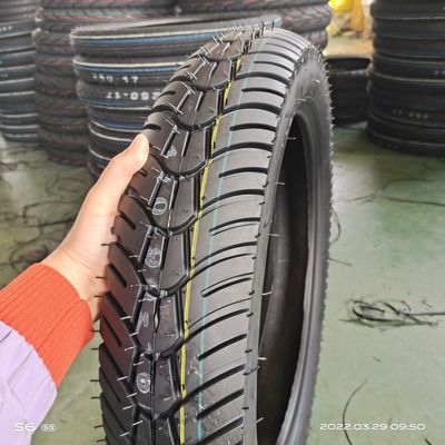 LIFO Motorfietsen Motorfietswielen banden 100/90-17 voor het laden haven Qingdao haven